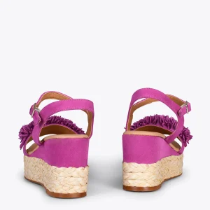 MiMaO ShopOnline FLOWER – Sandales Avec Compensé En Raphia Et Pompon FUCHSIA 12