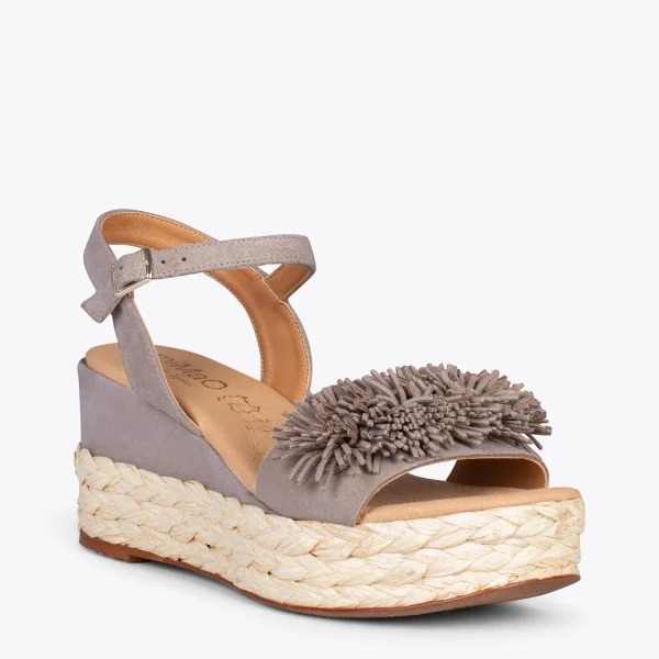 MiMaO ShopOnline FLOWER – Sandales Avec Compensé En Raphia Et Pompon TAUPE 5