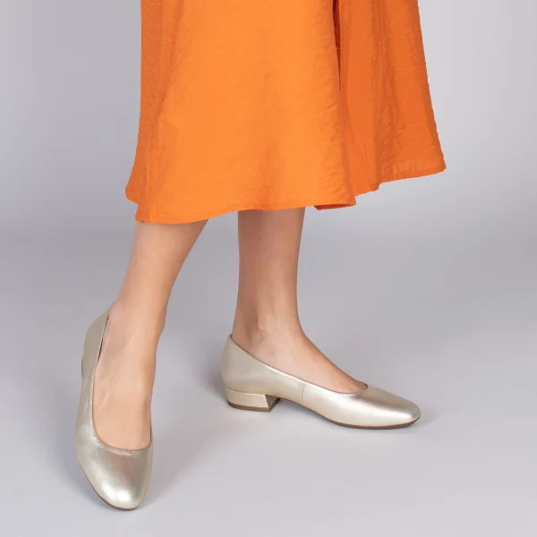 MiMaO ShopOnline URBAN XS – Chaussures à Talon Bas En Cuir DORÉ 7